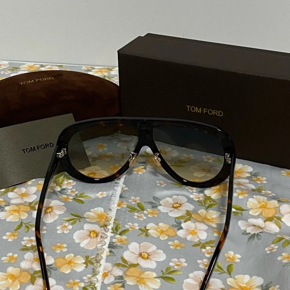 Tom Blue and Yellow Lens
Sunglasses - Picture 3 of 9